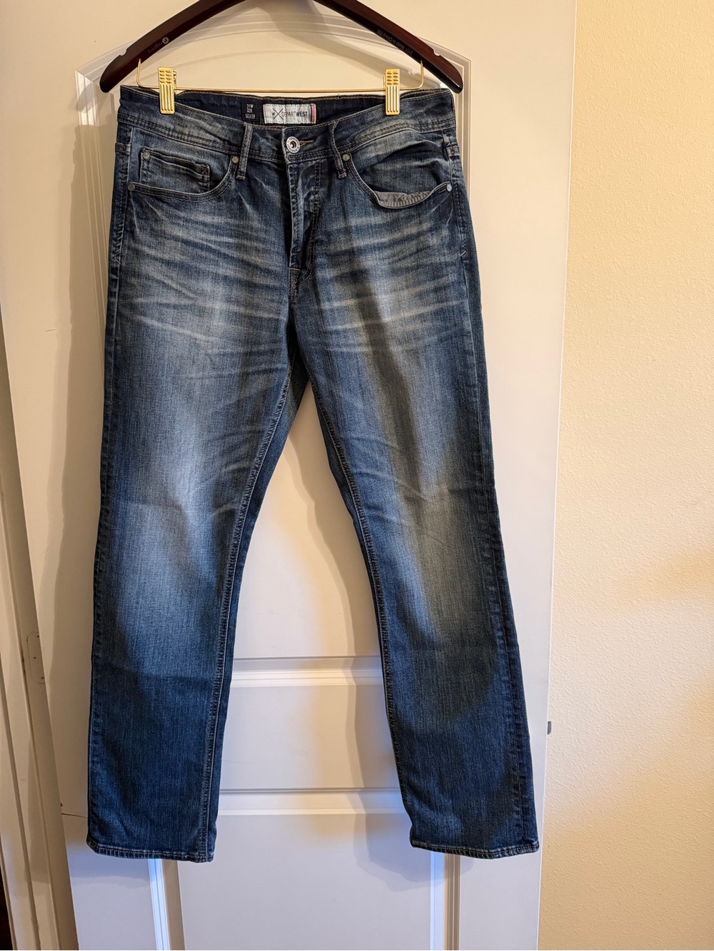 Classic Straight Men's Jeans in Faded Blue